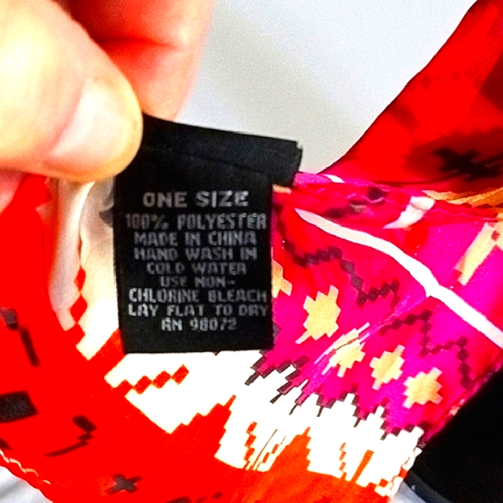 Cejon Vibrant Scarf with Geometric Patterns - Picture 4 of 5